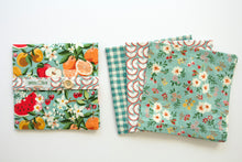 Load image into Gallery viewer, Picnic Basket - Set of 4