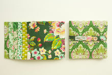 Load image into Gallery viewer, Bee & Floral Themed Napkins - Set of 6